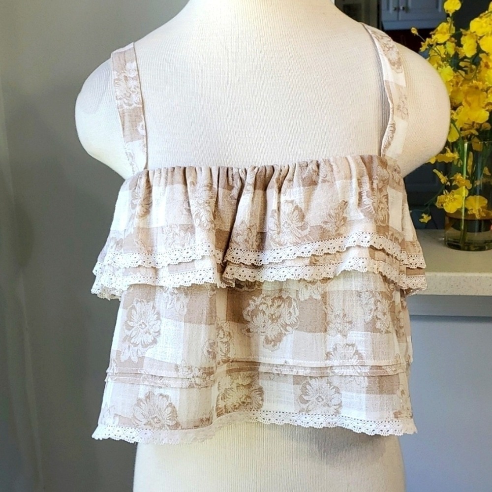 OLIVACEOUL, Crop top with ruffles.‎ NWT, size medium. 100% cotton  Cotagecore.